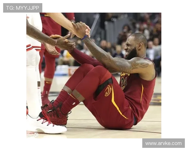 雷诺兹半场投篮表现出色砍下12分2篮板1助攻2盖帽展现全面实力 雷诺兹半场投篮表现出色砍下12分2篮板1助攻2盖帽展现全面实力